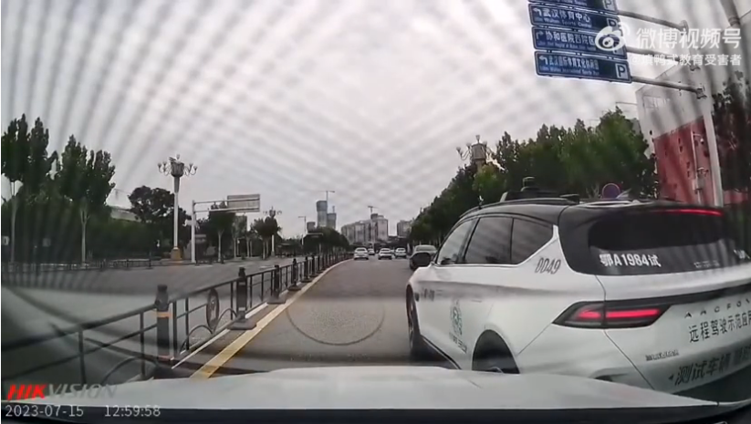 一辆“肇事逃逸”的无人驾驶车？！(图1)